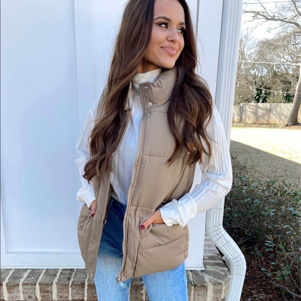 Nude puffer vest